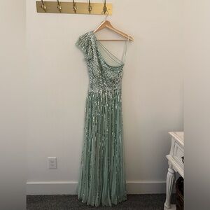 Mac Duggal / Sequined one shoulder flutter sleeve gown in Pistachio, size 2